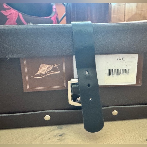 ALAÏA
Embellished suede thong sandals with Box. - Picture 12 of 13